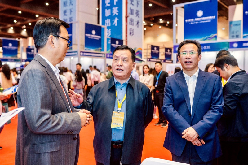 看球参加第六届河南招才引智创新发展大会 看球参加第六届河南招才引智创新发展大会