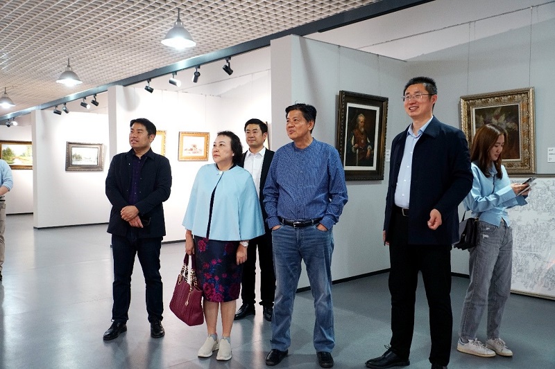 马来西亚书画艺术家拿汀周宝华一行到校参观考察 马来西亚书画艺术家拿汀周宝华一行到校参观考察