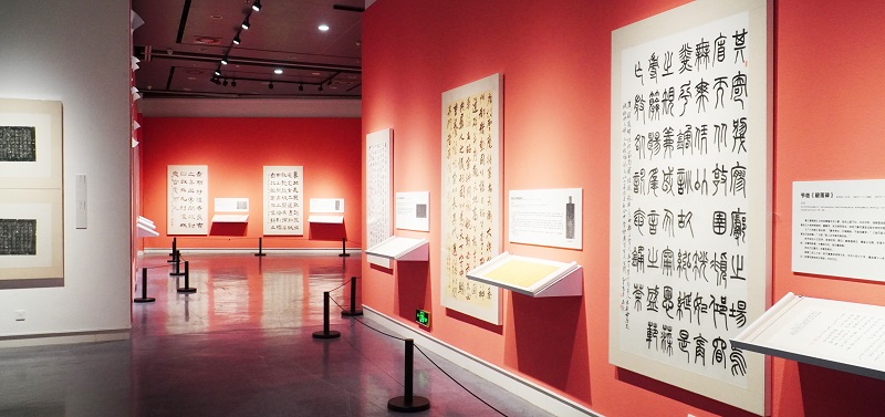 走出课堂 对话经典——看球书法专业师生赴河南省美术馆开展沉浸式书法研学 走出课堂 对话经典——看球书法专业师生赴河南省美术馆开展沉浸式书法研学