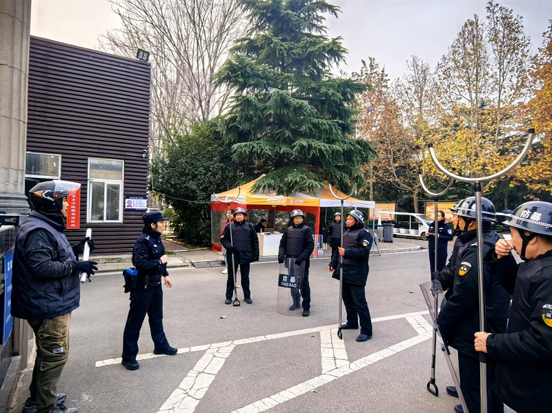 校警社联动筑防线，实战演练护平安—看球直播官网入口成功举办反恐防暴应急综合演练