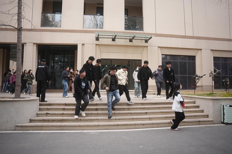 落实安全责任,护航高质量发展--看球开展2025年春季学期“校园安全月”系列活动 落实安全责任,护航高质量发展--看球开展2025年春季学期“校园安全月”系列活动