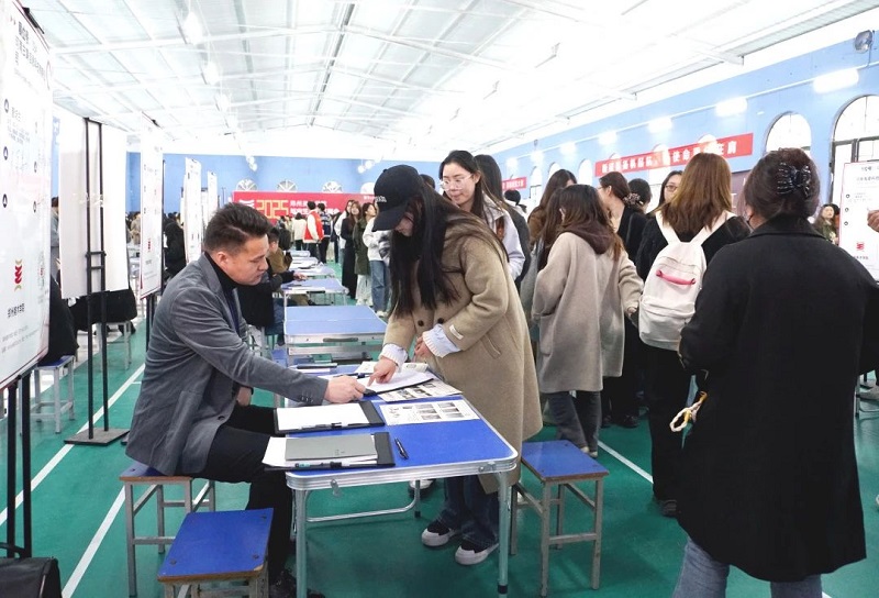 协同联动拓岗位,凝心聚力促就业 -- 看球成功举办2025年毕业生供需见面会 协同联动拓岗位,凝心聚力促就业 -- 看球成功举办2025年毕业生供需见面会