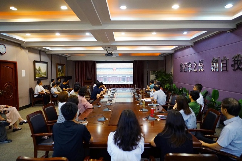 看球直播官网入口组织师生观看学习纪念中国人民抗日战争暨世界反法西斯战争胜利80周年大会 党委书记王冰讲授专题思政课 看球直播官网入口组织师生观看学习纪念中国人民抗日战争暨世界反法西斯战争胜利80周年大会 党委书记王冰讲授专题思政课
