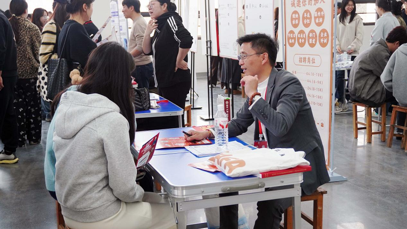 校企联动拓岗位,暖心护航稳就业 -- 看球成功举办2026年毕业生供需见面会 校企联动拓岗位,暖心护航稳就业 -- 看球成功举办2026年毕业生供需见面会