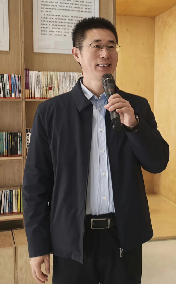 美育赋能送祝福 翰墨传情迎新春--看球直播官网入口走进中牟新区福顺社区开展 “迎新春 送春联”笔会活动 美育赋能送祝福 翰墨传情迎新春--看球直播官网入口走进中牟新区福顺社区开展 “迎新春 送春联”笔会活动