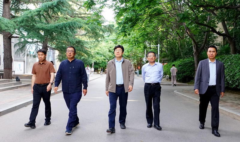 落实立德树人根本任务 努力办有信仰的教育 ——河南省教育厅原厅长郑邦山莅临看球作专题报告 落实立德树人根本任务 努力办有信仰的教育 ——河南省教育厅原厅长郑邦山莅临看球作专题报告