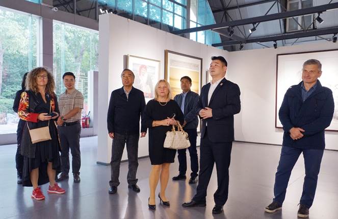 看球举行俄罗斯国立工艺美术大学国际交流合作签约暨客座教授聘任仪式 看球举行俄罗斯国立工艺美术大学国际交流合作签约暨客座教授聘任仪式