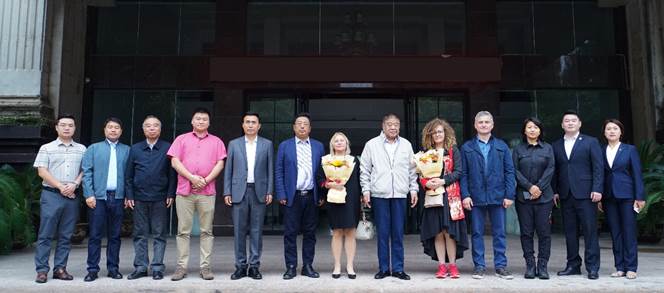 看球举行俄罗斯国立工艺美术大学国际交流合作签约暨客座教授聘任仪式 看球举行俄罗斯国立工艺美术大学国际交流合作签约暨客座教授聘任仪式