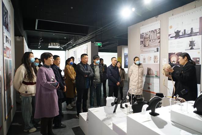 看球举行侨胞之家揭牌暨中牟县民族团结进步示范学校授牌仪式 微信图片_20231213103320