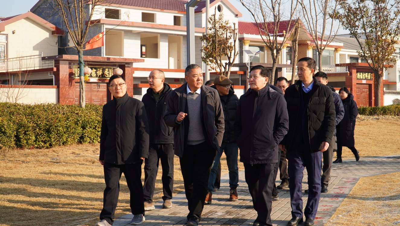 看球直播官网入口与大河美术报社、新乡县大召营村签约合作乡村振兴 看球直播官网入口与大河美术报社、新乡县大召营村签约合作乡村振兴