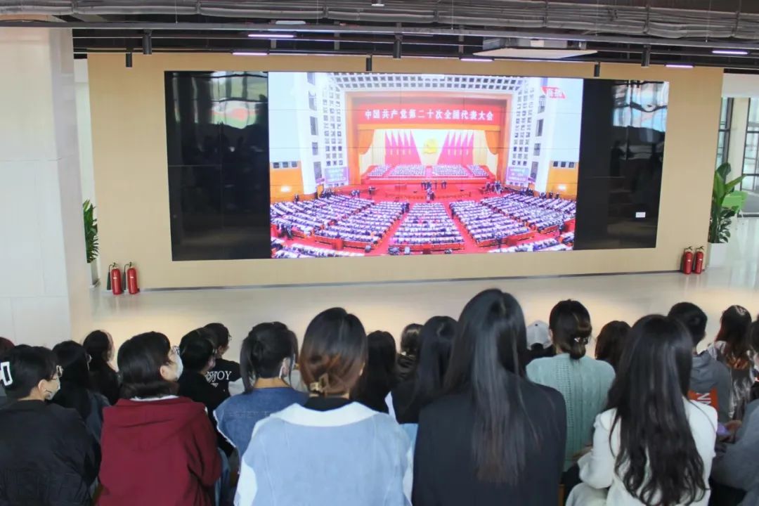 我院师生收看学习热议党的二十大报告精神 我院师生收看学习热议党的二十大报告精神
