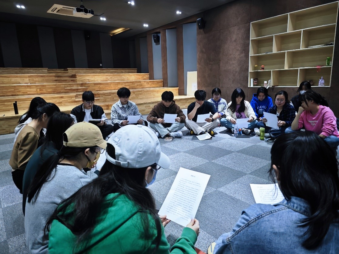 学院团委广播站举办重读《雷锋日记》活动 学院团委广播站举办重读《雷锋日记》活动