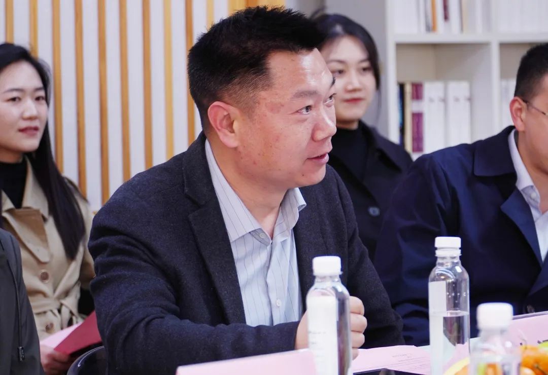 我院与河南田野文化艺术有限公司共建省级大学生校外实践教育基地揭牌 我院与河南田野文化艺术有限公司共建省级大学生校外实践教育基地揭牌