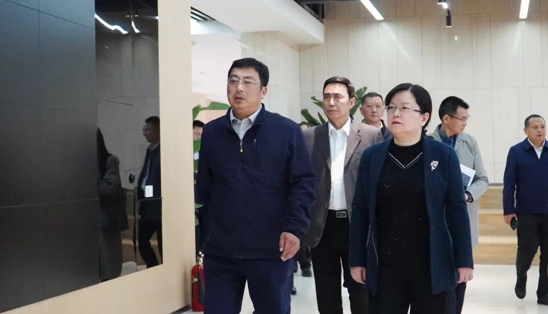 中牟县委书记丁文霞一行到我院调研 中牟县委书记丁文霞一行到我院调研