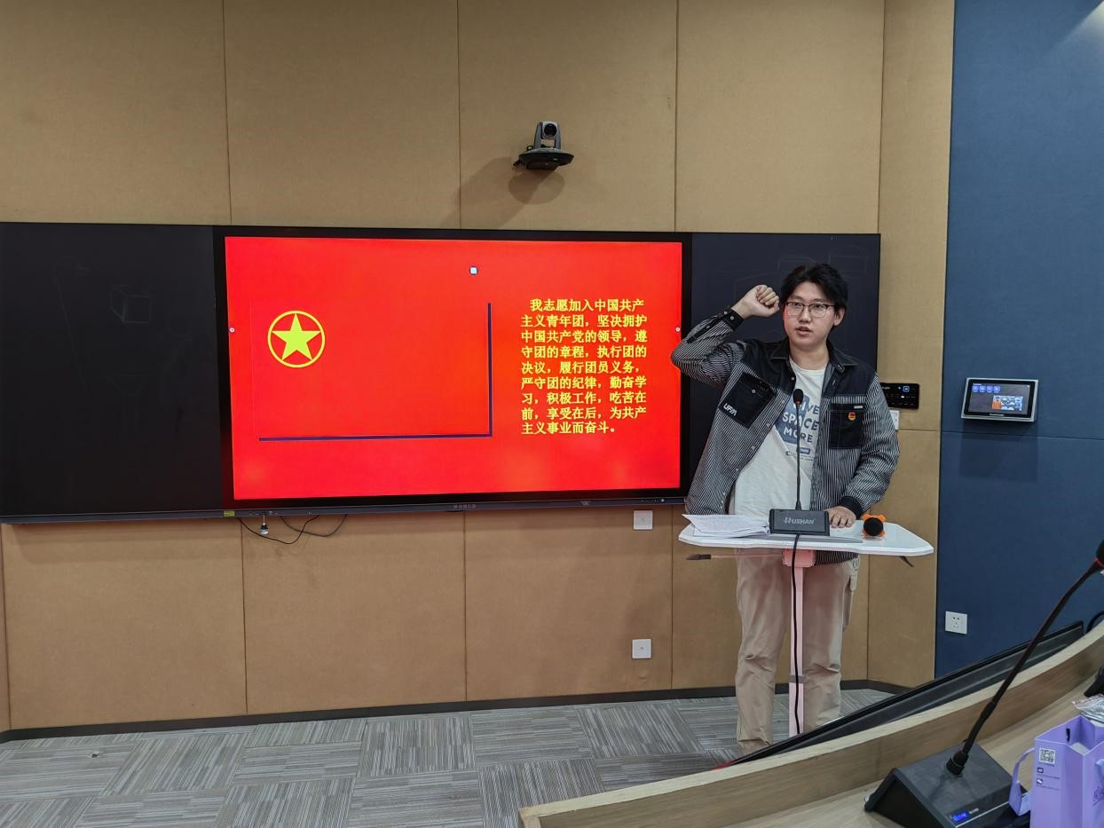 院团委组织部举行新团员入团仪式 院团委组织部举行新团员入团仪式