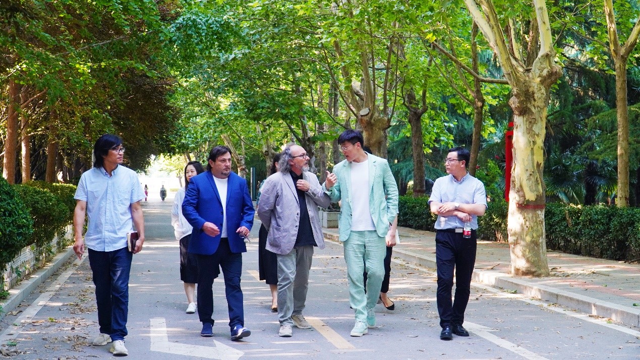 意大利巴里美术学院一行到我院访问交流 意大利巴里美术学院一行到我院访问交流