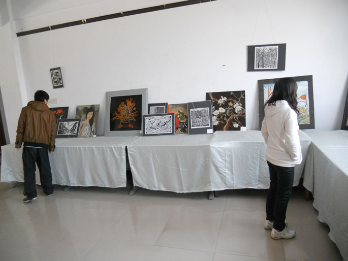 我院成功举办壁画、漆画、版画学生作品展