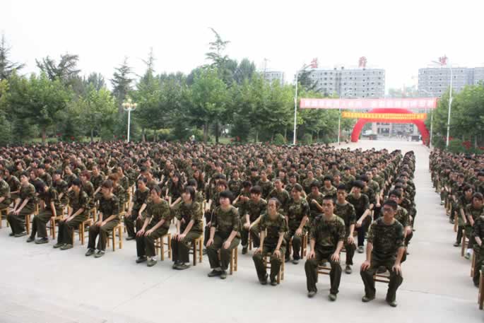 我院举行2010级新生心理调试主题讲座