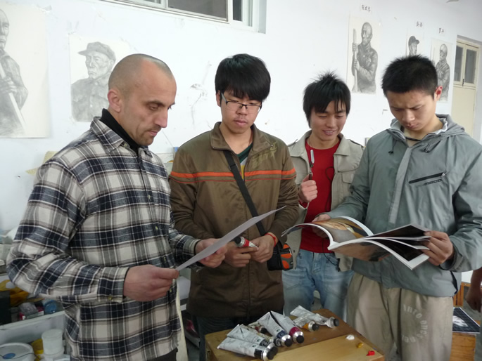 外籍教师格比布拉耶夫解析“古典人物绘画技法”