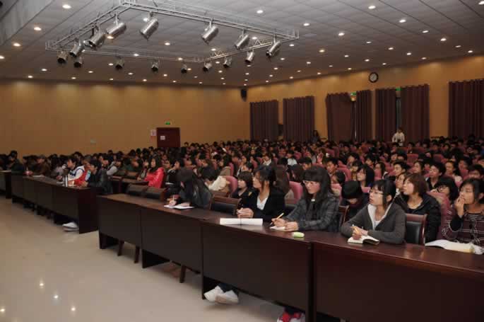 中原著名品牌策划师杨旭老师来我院讲座