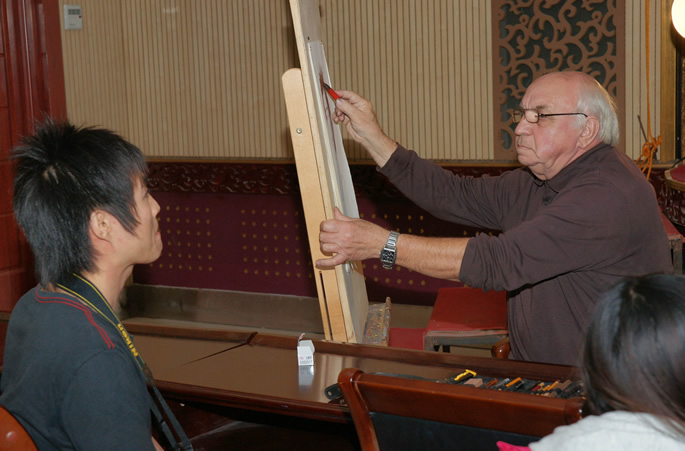 “名师讲堂”之三——苏里科夫美术学院大师讲堂在学术报告厅举行“名师讲堂”之三——苏里科夫美术学院大师讲堂在学术报告厅举行
