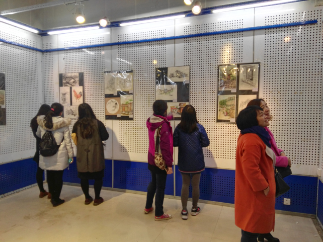 助推践行素质教育—郑东新区中小学美术教师一行参观我院造型艺术系