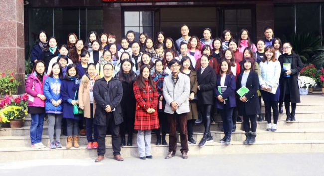 助推践行素质教育—郑东新区中小学美术教师一行参观我院造型艺术系
