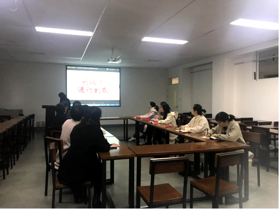 我院全体党员教师深入学习贯彻党的十九大精神——重温入党誓词