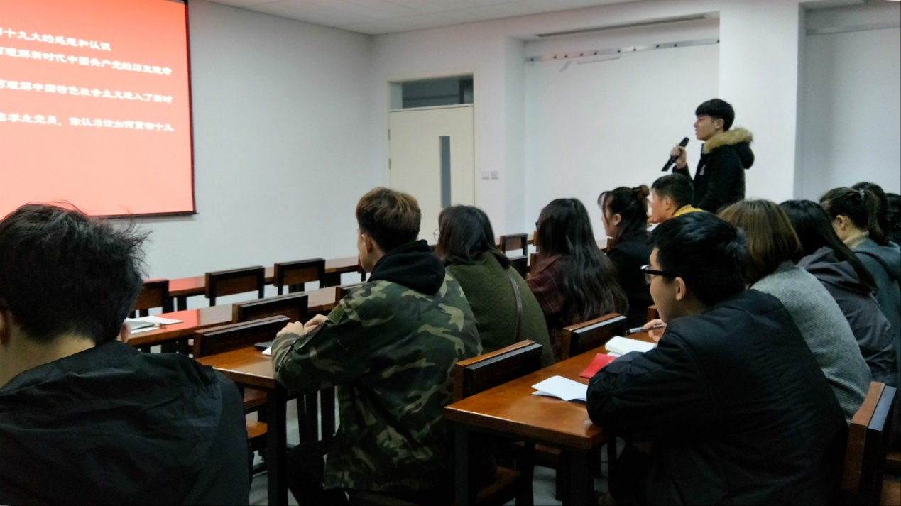 重温誓词 学思践悟 ——学生第五党支部第三党小组学习教育活动纪实