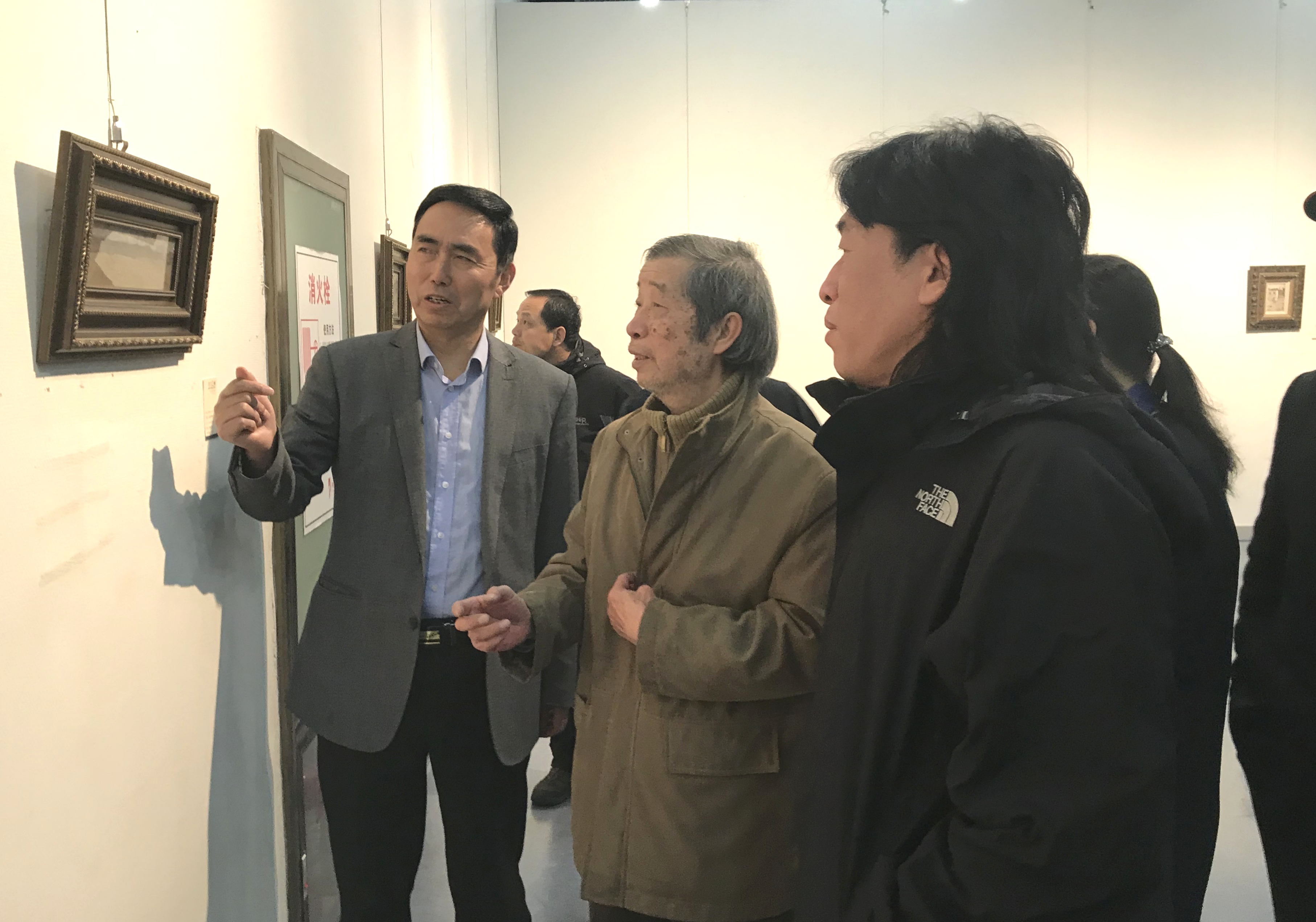 我院师生参观“方寸之间——俄罗斯小幅油画作品展”