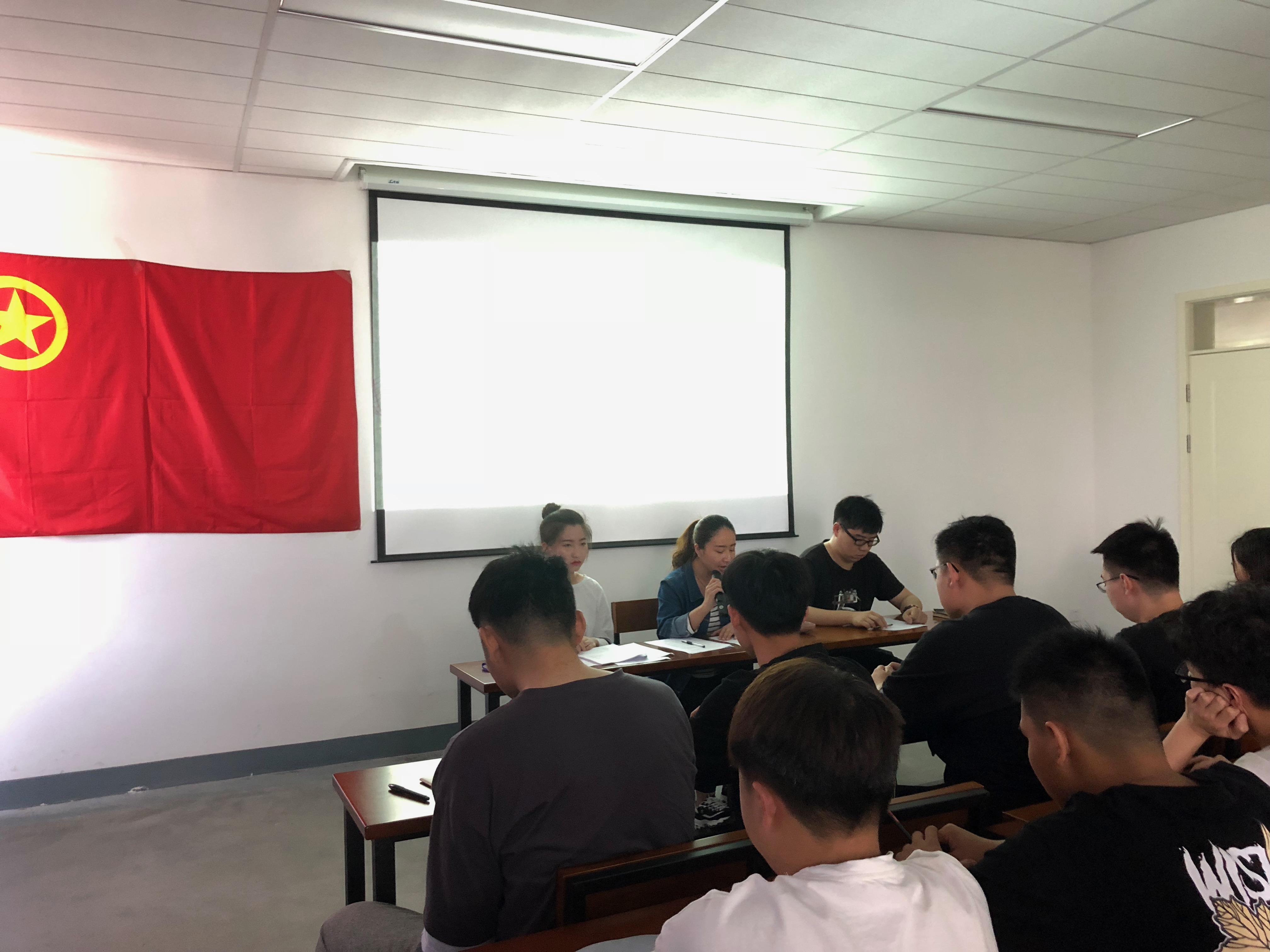 凝聚力量  珍视荣光 ——新团员入团宣誓仪式庄严举行