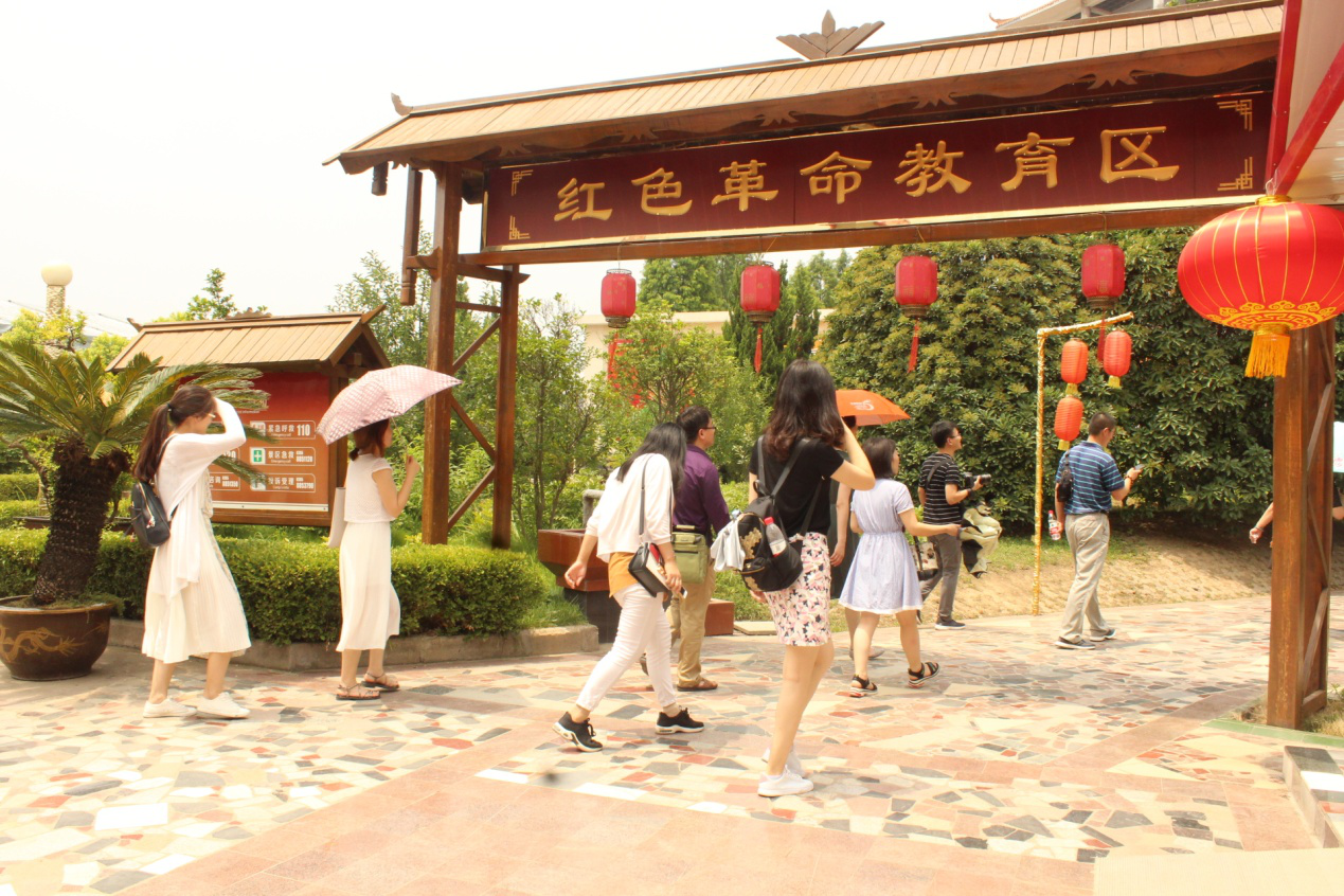 不忘初心、牢记使命 ——我院教工党员赴南街村参观学习