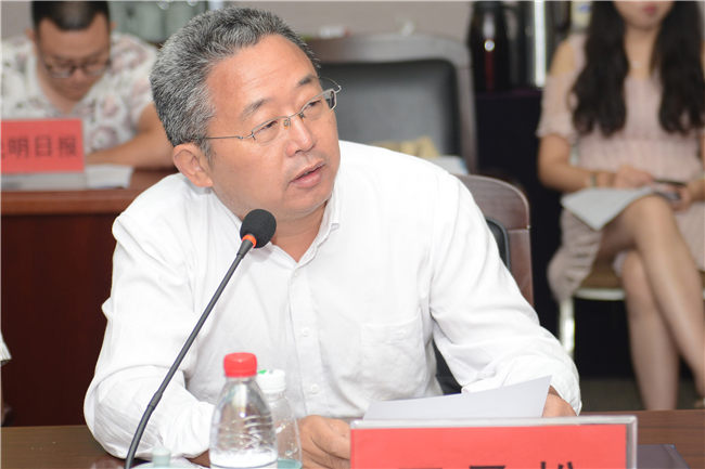 河南省教育界学习贯彻习近平总书记 给中央美术学院老教授回信重要精神座谈会在我院召开