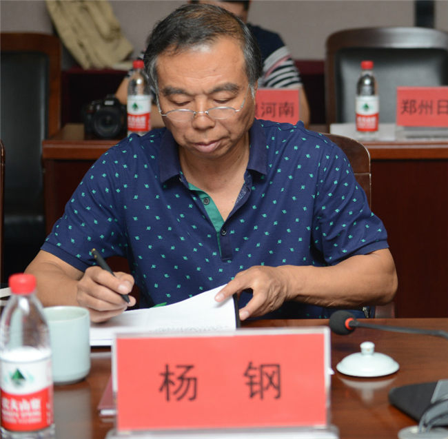 河南省教育界学习贯彻习近平总书记 给中央美术学院老教授回信重要精神座谈会在我院召开