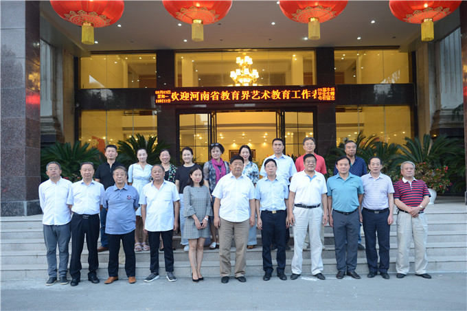 河南省教育界学习贯彻习近平总书记 给中央美术学院老教授回信重要精神座谈会在我院召开