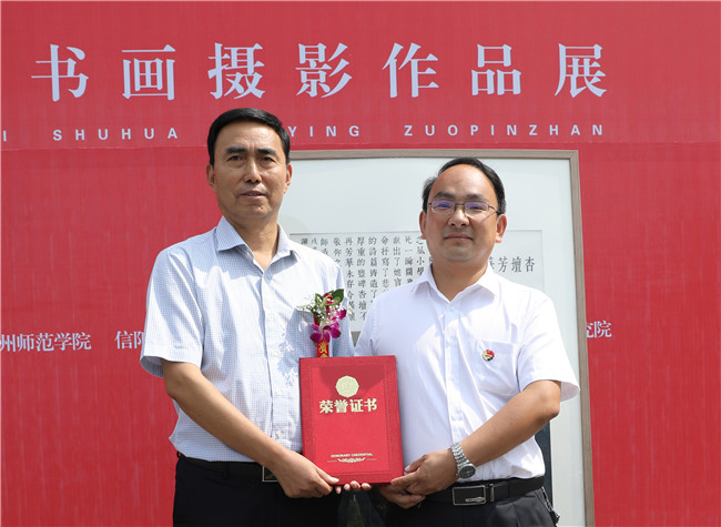 我院九幅书画作品捐赠李芳老师生前任教学校    创办人王福祥先生创作书法作品赞誉英雄李芳