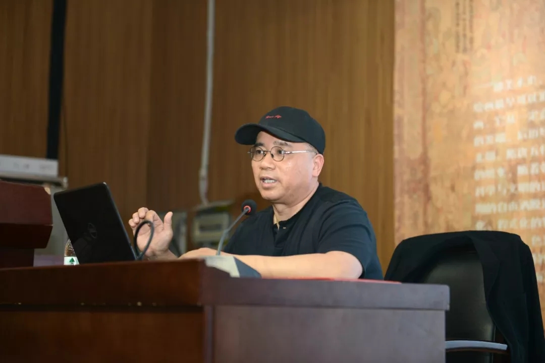 中央美术学院王颖生教授到我院讲学并受聘教授