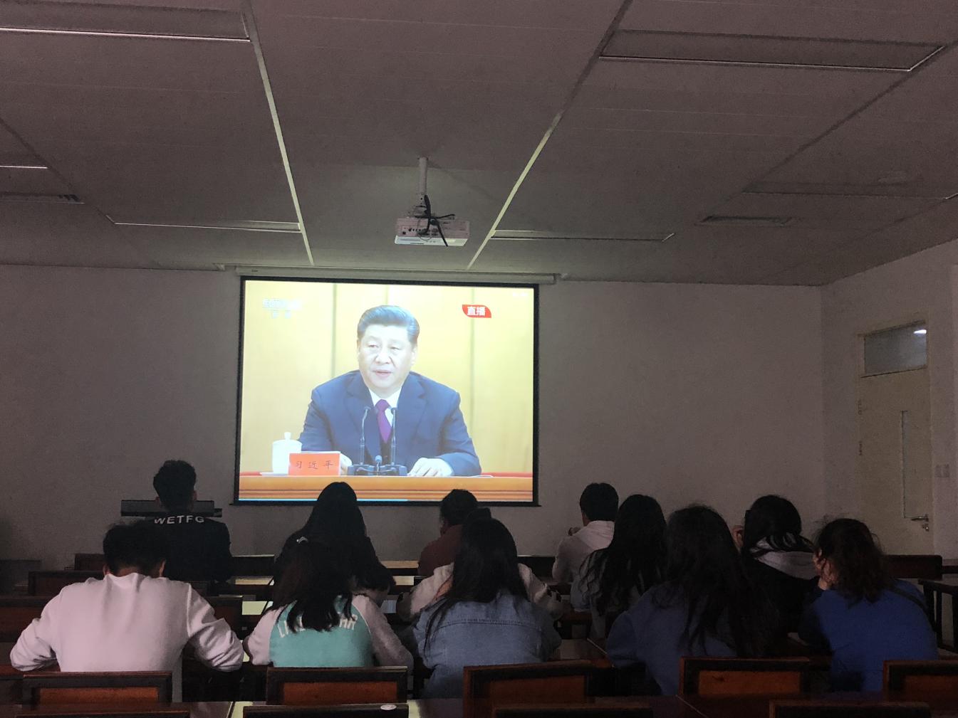 五月的鲜花 ——我院“青春心向党,建功新时代”主题宣传教育活动掠影 五月的鲜花 ——我院“青春心向党,建功新时代”主题宣传教育活动掠影