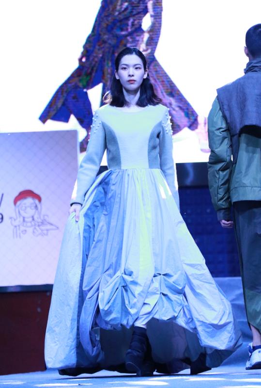 我院举办服装与服饰设计系毕业生作品发布会和炫舞盛典活动