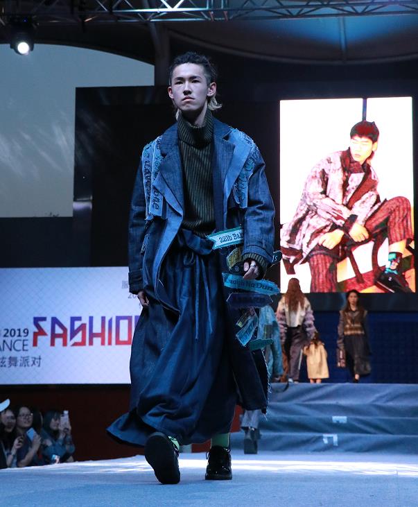 我院举办服装与服饰设计系毕业生作品发布会和炫舞盛典活动