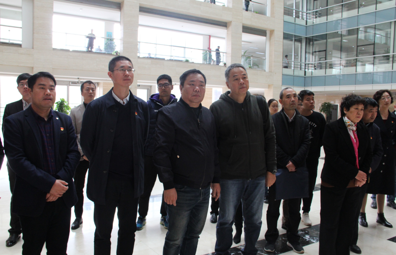 我院组织师生党员参观“不忘初心、牢记使命”主题教育档案文献巡回展