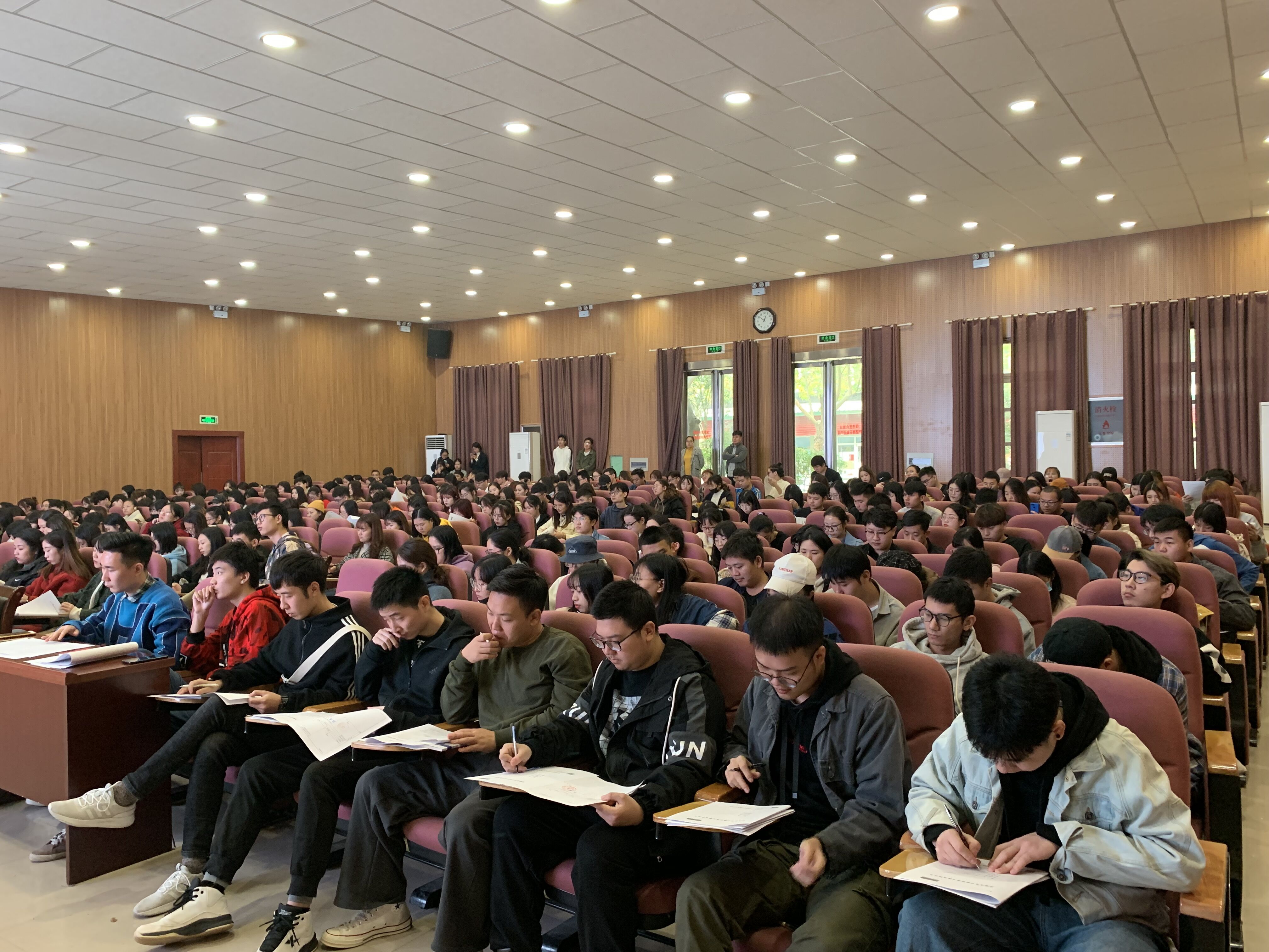 我院举行2020届毕业生就业指导专题讲座
