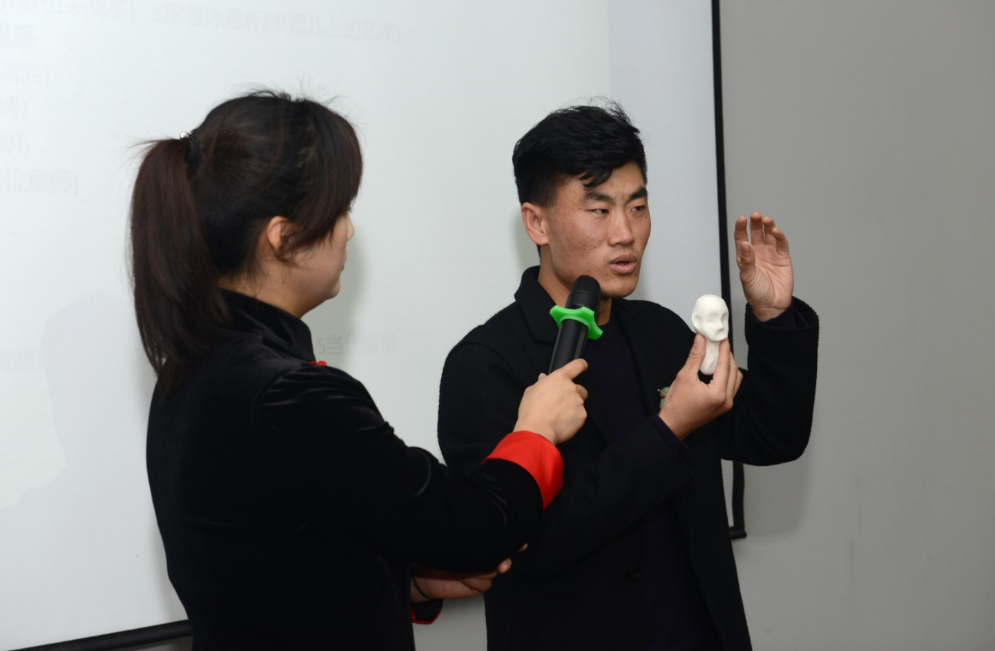 河南省非遗传承人刘玉伟走进易斯顿美术学院