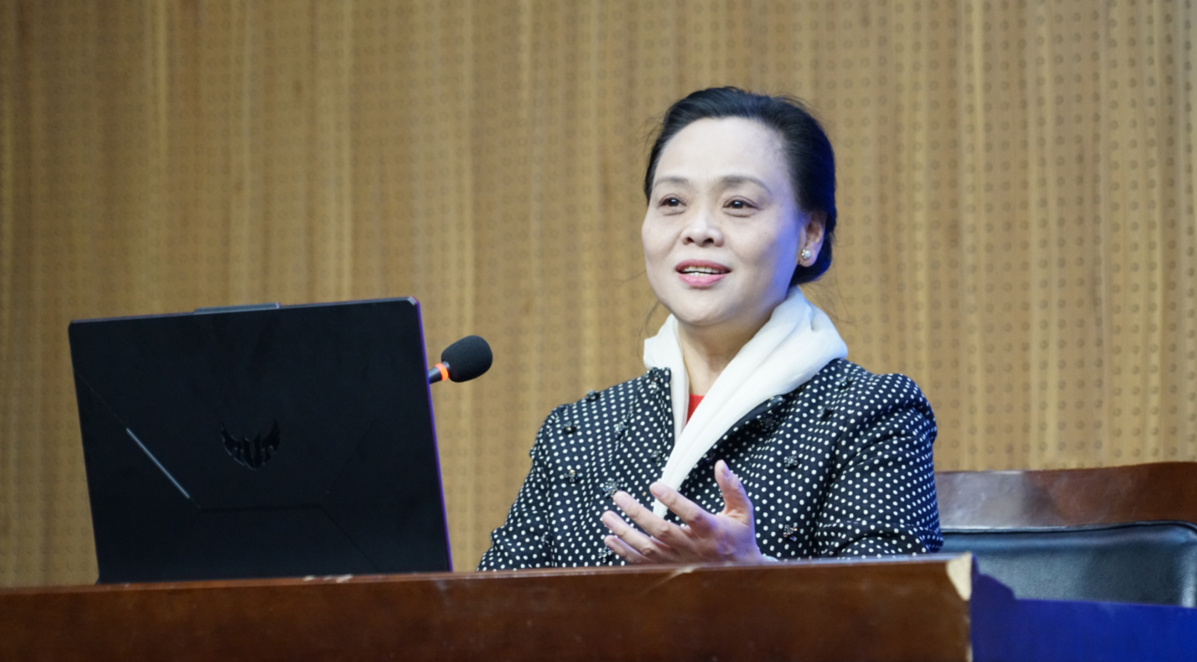 郑州大学音乐学院陈艳教授受邀到我院讲学