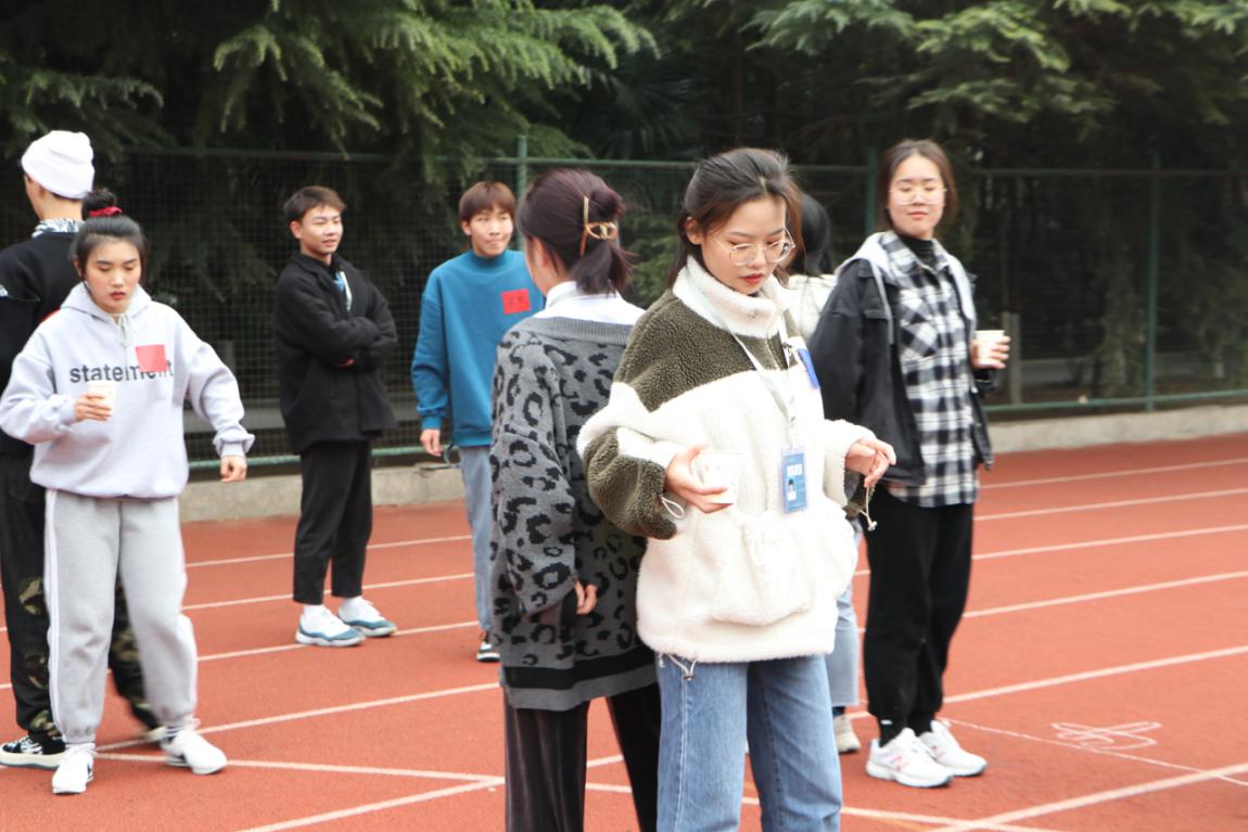 凝心聚力 继往开来——团委组织新一届学生干部室外综合素质拓展活动