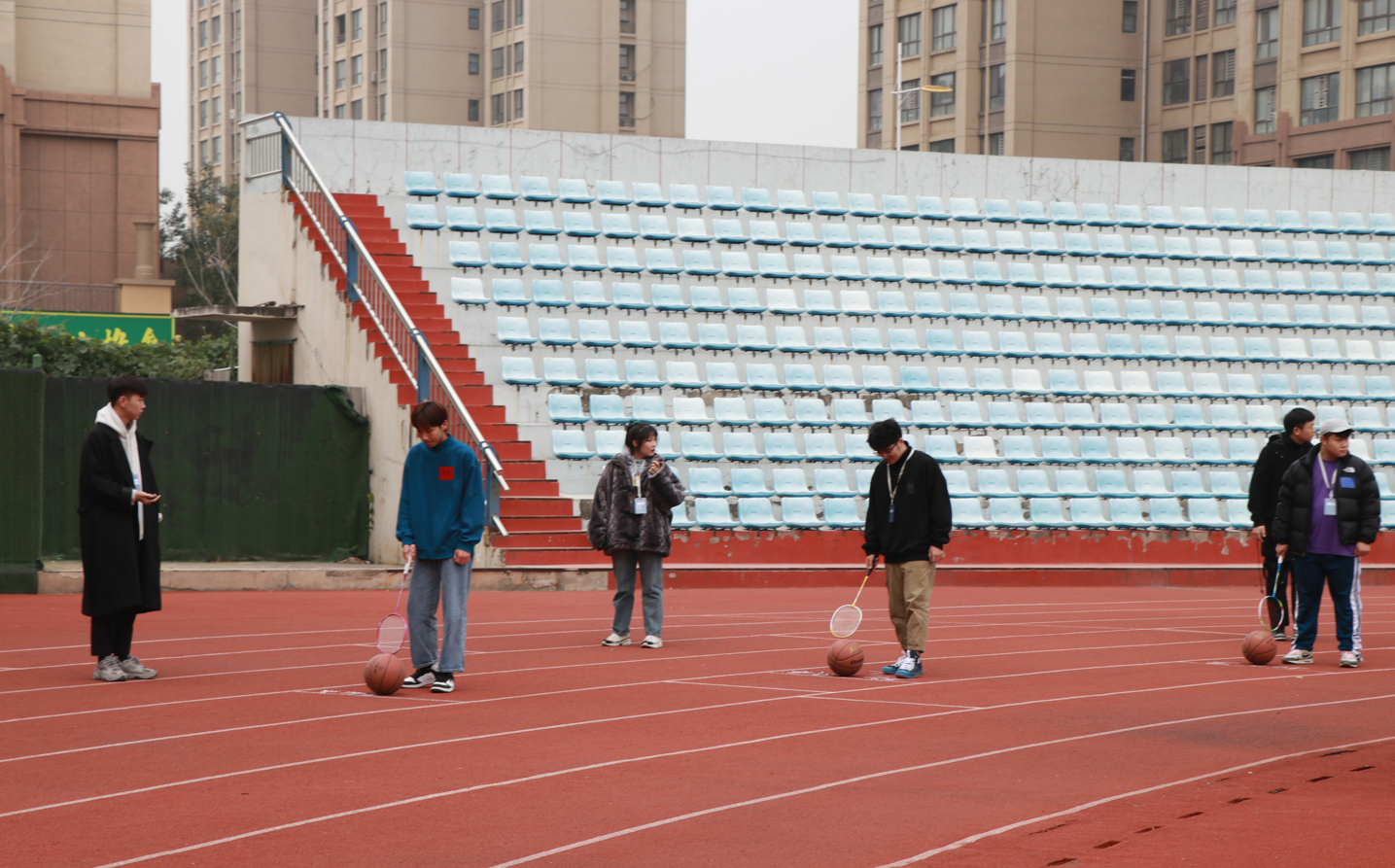 凝心聚力 继往开来——团委组织新一届学生干部室外综合素质拓展活动